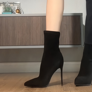 黑色绒面弹力瘦瘦袜靴女2025秋冬中筒尖头细跟靴显瘦超高跟短靴子