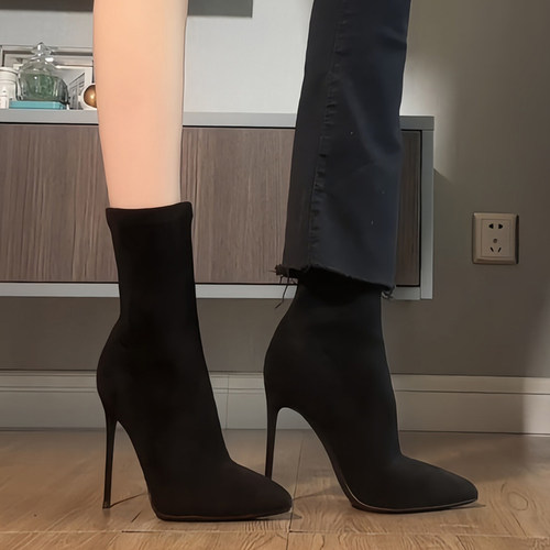 黑色高跟短靴女2025秋冬新款气质尖头细跟靴子法式绒面弹力瘦瘦靴