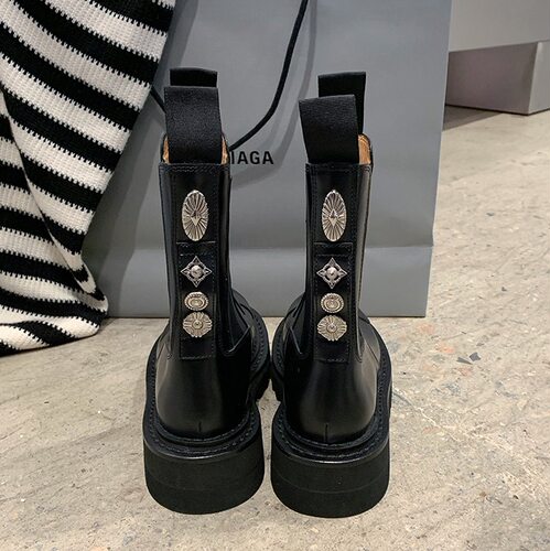 真皮加绒马丁靴中筒徽章扣靴子女