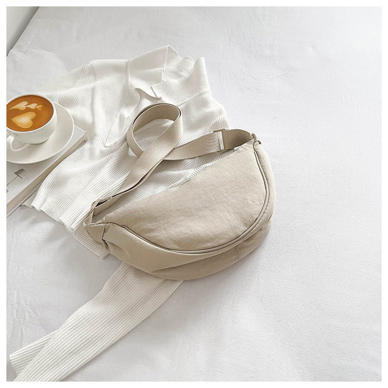 U试衣间情侣款饺子包尼龙包包斜挎包运动单肩包挎包时尚腋下包