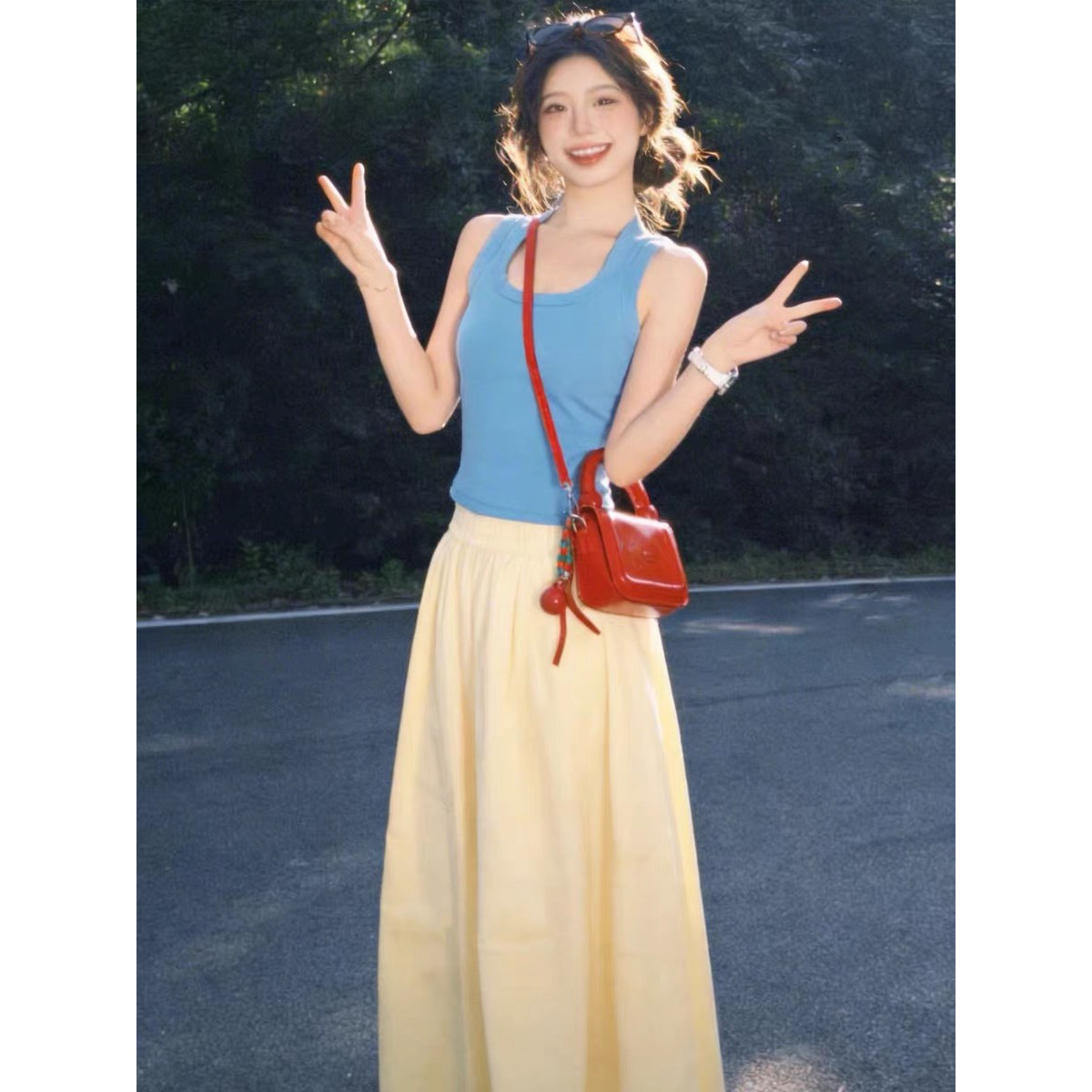 蓝色u领基础款无袖修身吊带女2026年夏季巨好看的上衣多巴胺穿搭