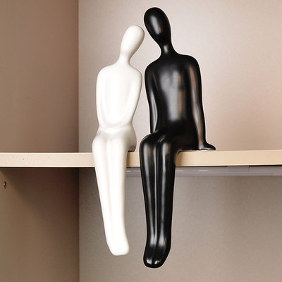 北欧极简艺术吊脚坐姿人物摆件创意隔断软装高级客厅电视柜装饰品