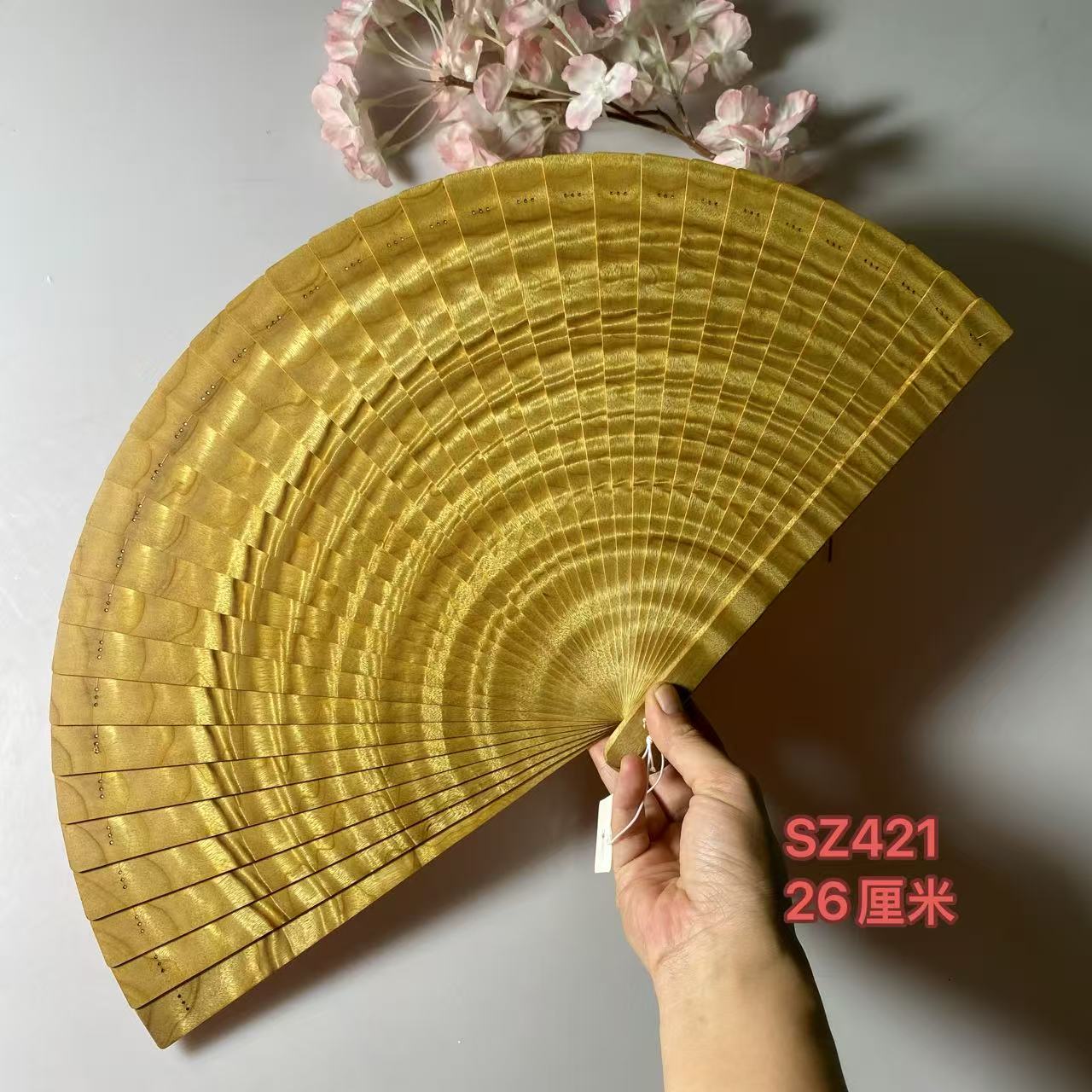 金丝楠木镂空雕花复古折扇