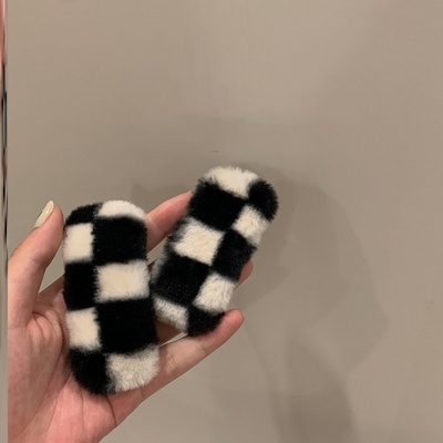 春秋新款黑白棋盘格子毛毛发夹时髦百搭网红毛绒边夹刘海夹发饰女