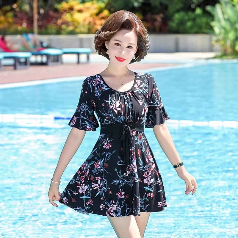 妈妈泳衣女2025新款中老年遮肚显瘦保守分体高级感大码泡温泉泳装