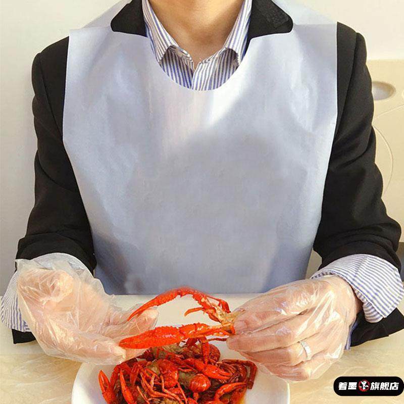 一次性围兜大人吃饭用的围嘴老人老年人成年塑料饭兜防水成人火锅