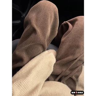 棕色毛呢阔腿裤女秋冬2025新款加绒直筒人字纹雪尼尔春秋休闲裤子