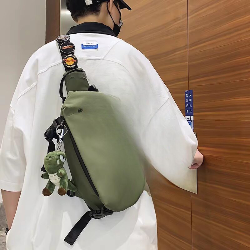 字母潮酷胸包儿童斜挎包男童小包帆布韩版迷你腰包宝宝包包零钱包