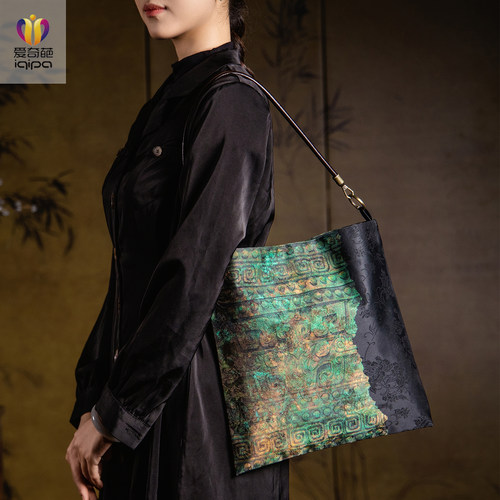 爱奇葩原创香云纱单肩手提收纳包