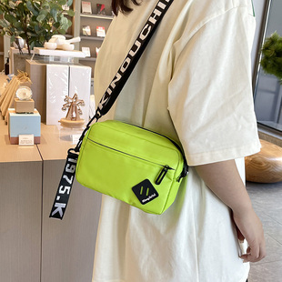 防水牛津布小包包女百搭休闲字母宽肩带小方包包男单肩斜挎包手机