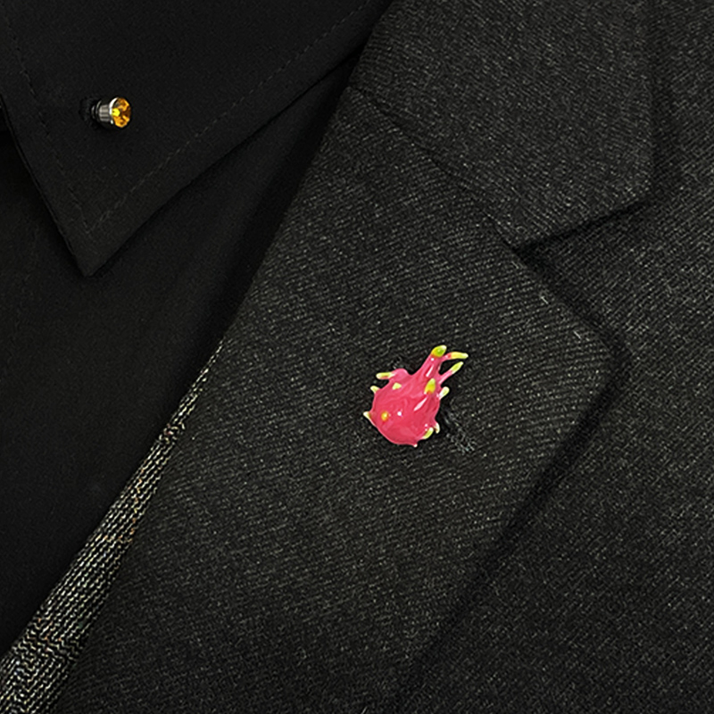 珐琅彩釉精美红色火龙果小胸针男士礼服配饰水果胸花外套小领针扣