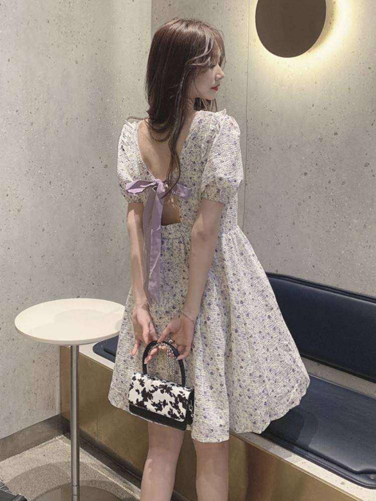 法式复古少女初恋裙露背蝴蝶结泡泡袖紫色碎花裙女夏