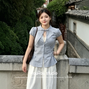 RouRou大码女装韩版镂空蝴蝶结系带格纹收腰上衣胖mm甜美风夏上新
