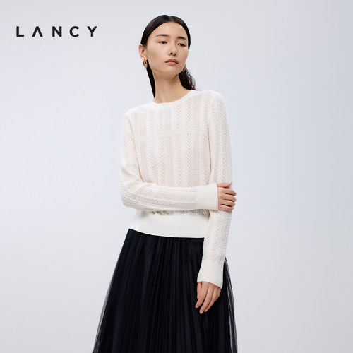 丰富纹理 经典圆领 下摆收束