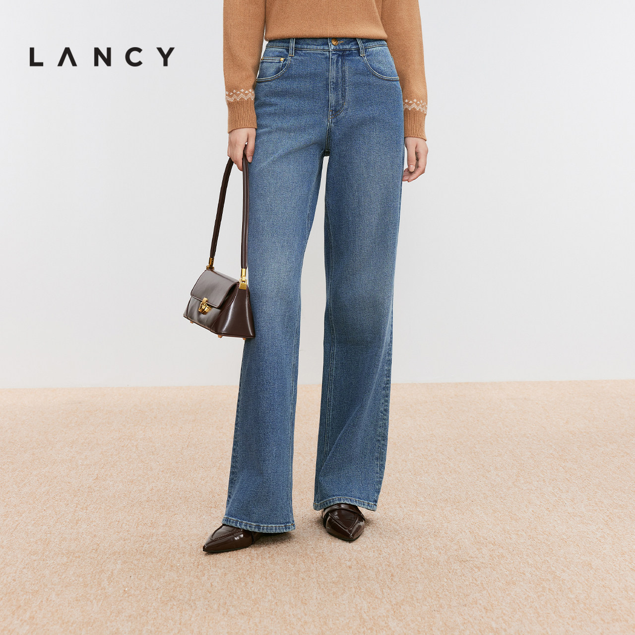 直筒裤型 简洁腰头 定制纽扣