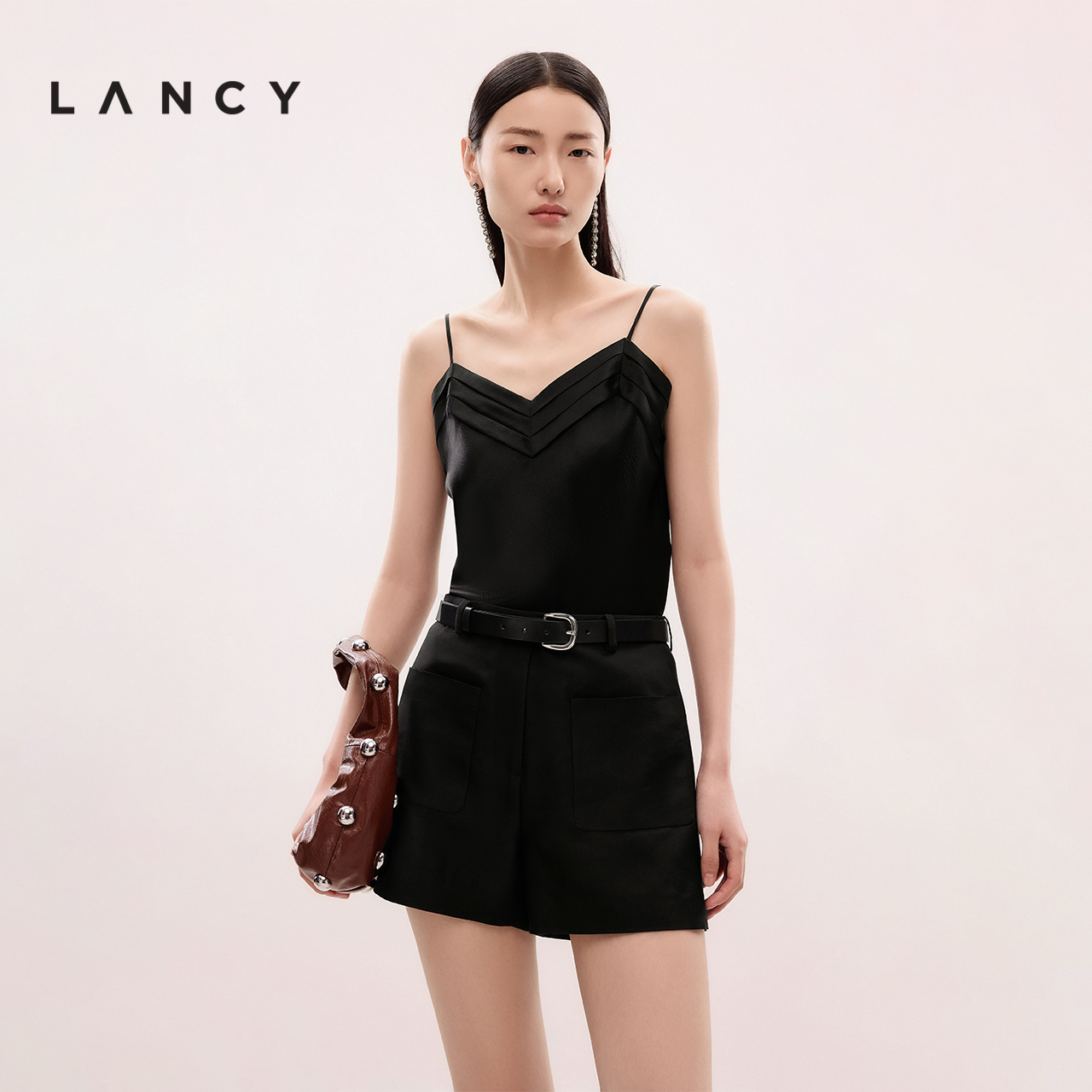 清爽V领 精致压褶 简约百搭