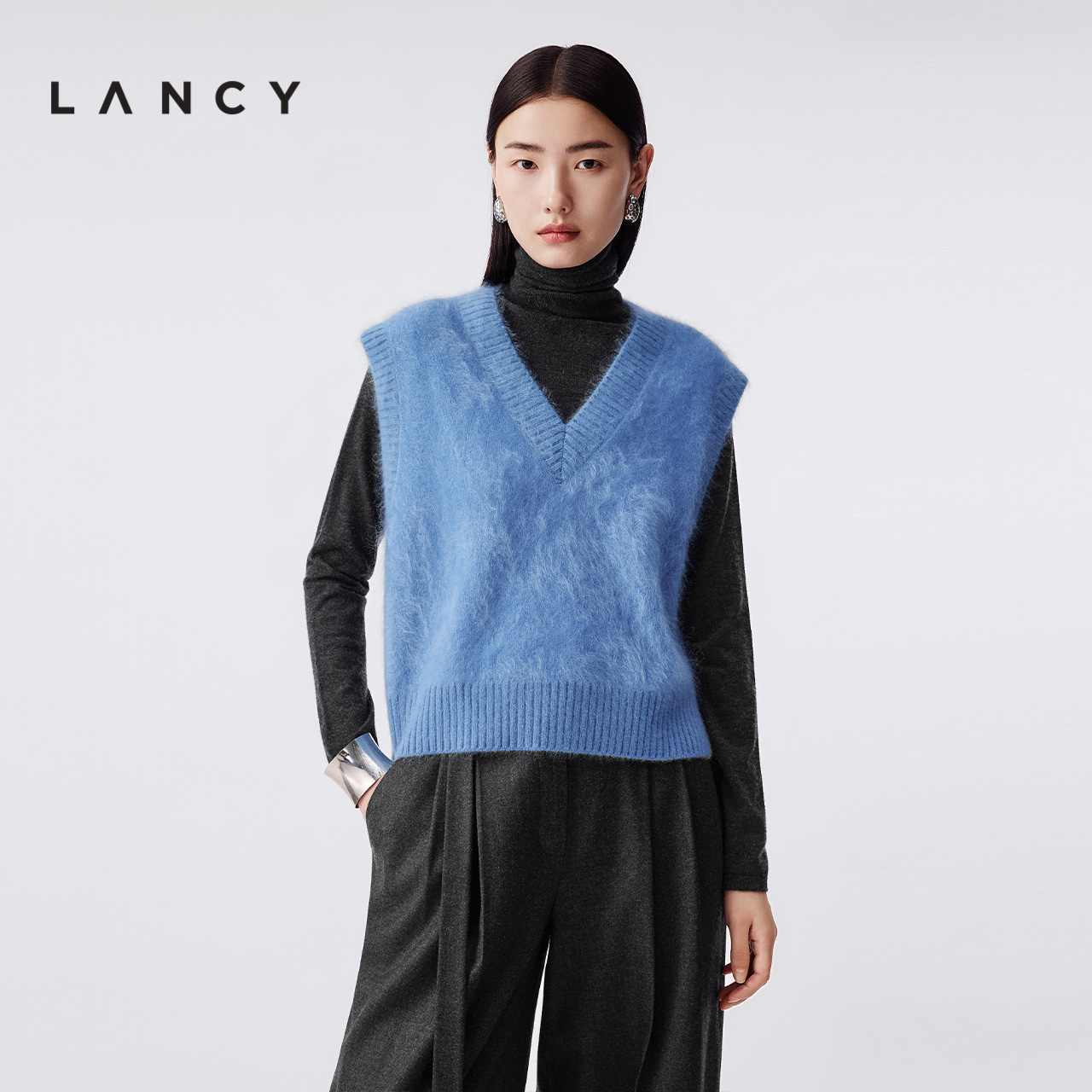 V领设计 宽松短款 拉绒表面