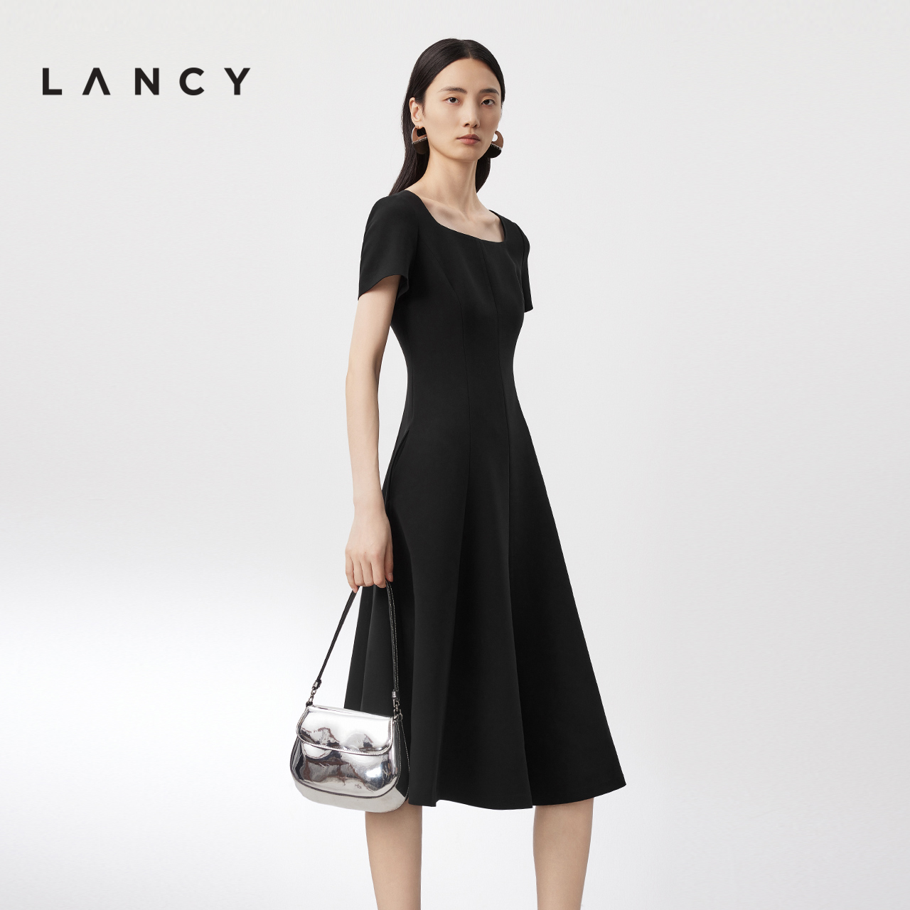 优雅方领 收腰版型 便捷插袋