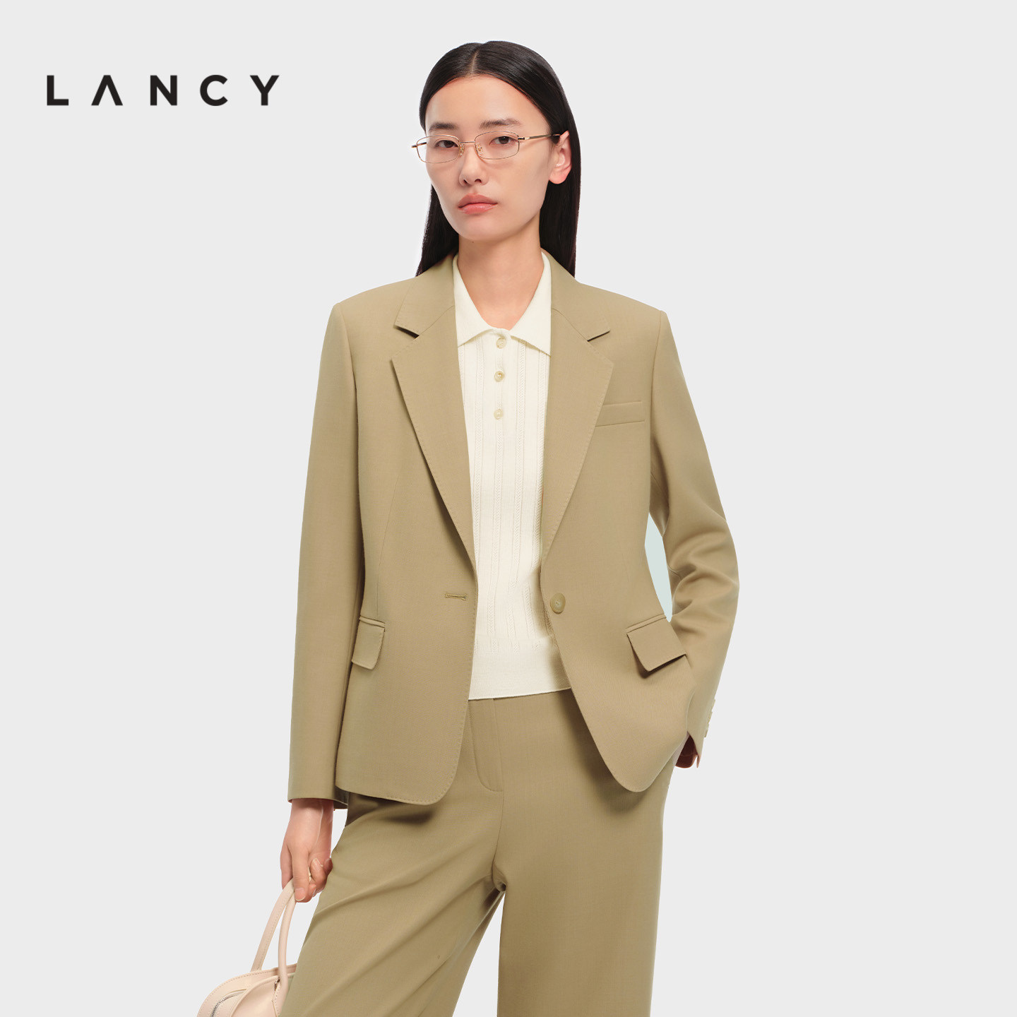 经典版型 平驳领型 单粒扣饰