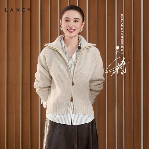 大翻领设计 双开拉链 坑条纹理