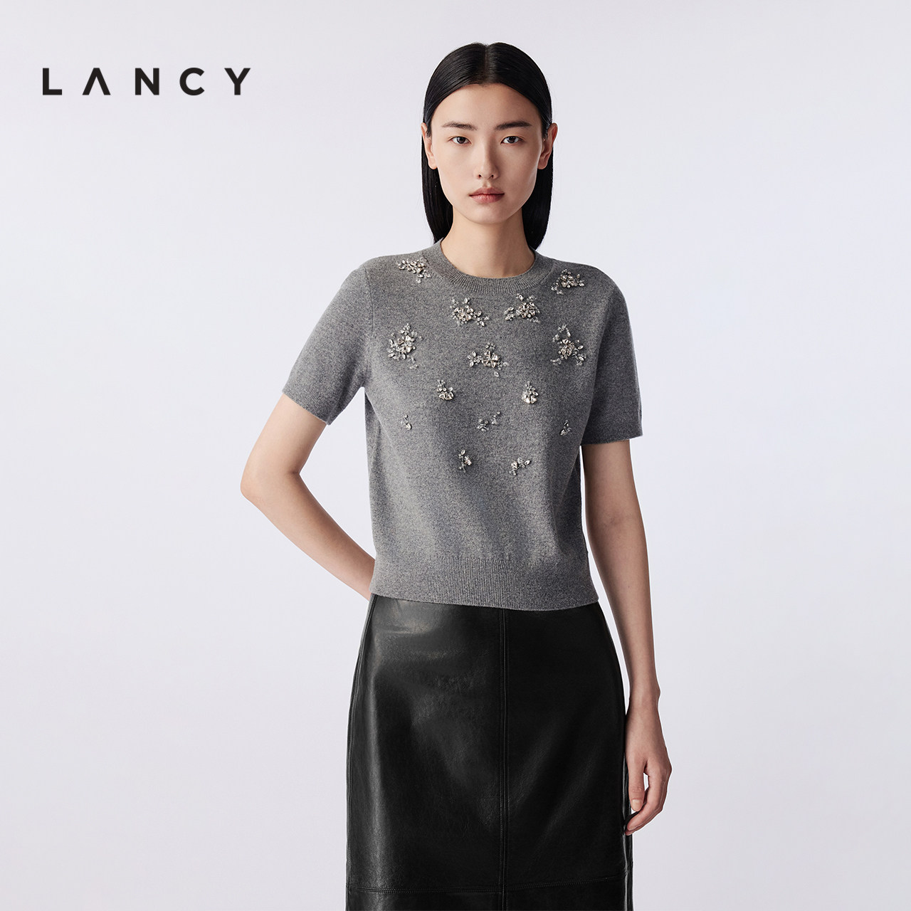 罗纹圆领 珠片钻饰 手工钉花