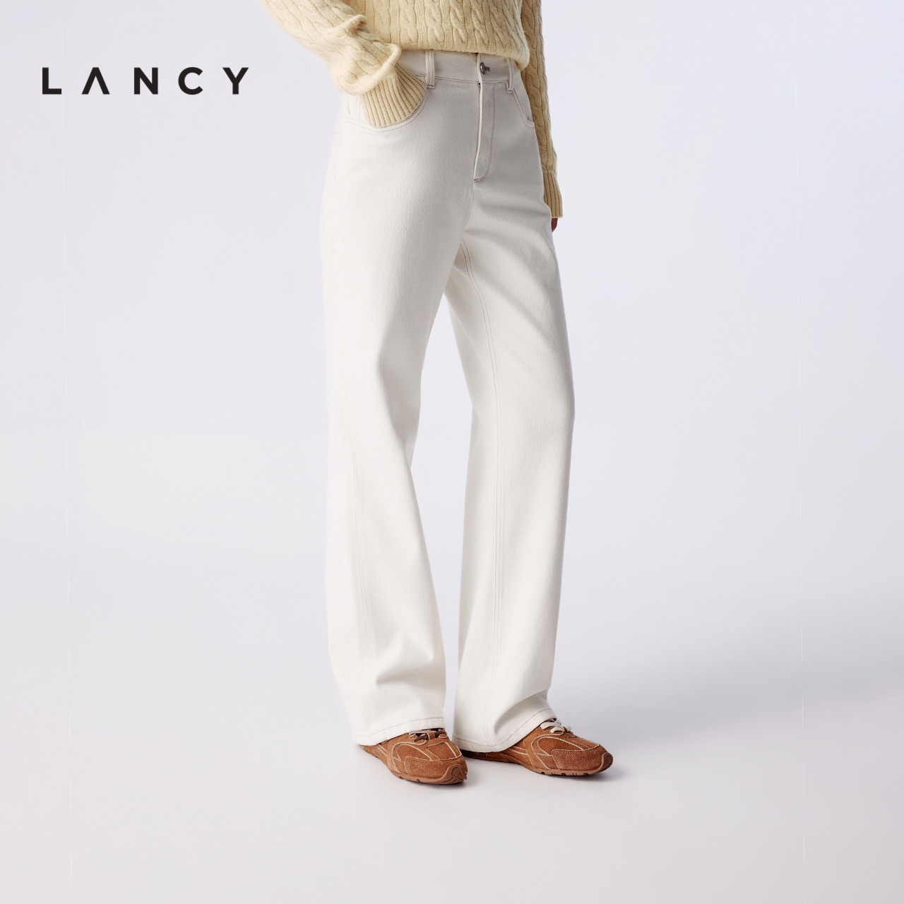 直筒版型 适中长度 贴标设计