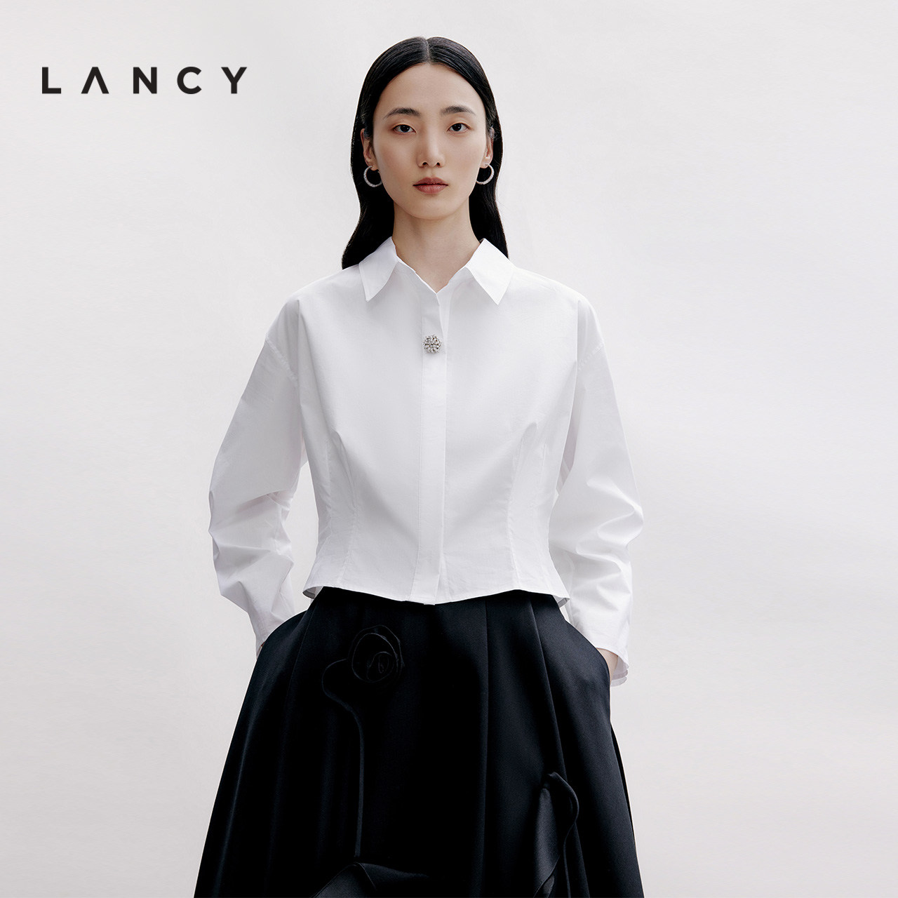 收腰造型 利落短款 精美钻扣