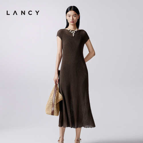 优质面料 一字领型 挑孔工艺