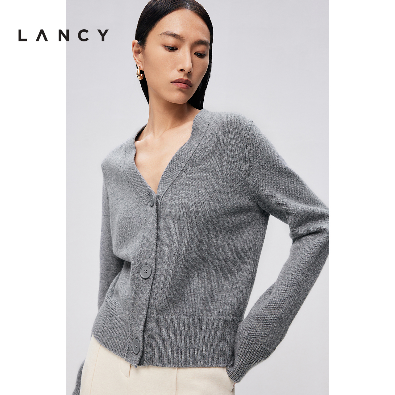 LANCY/朗姿2024年冬季新款全羊毛简约v领针织开衫女内搭保暖毛衣