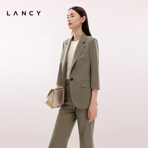 简约单扣 后摆开叉 立体肩型