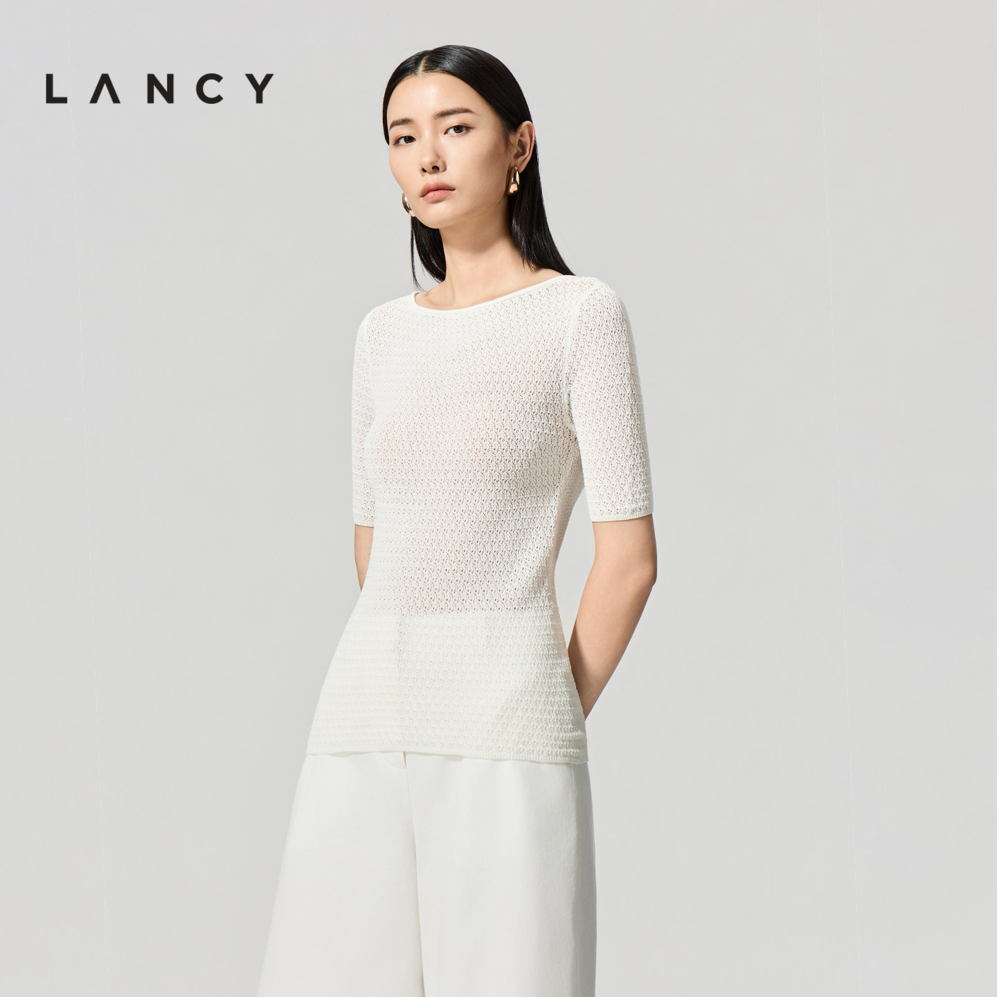 LANCY/朗姿2026夏季新款修身气质一字领薄款针织衫女中袖镂空上衣