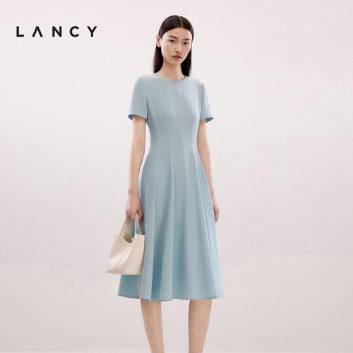 多片剪裁 收腰设计 基础圆领