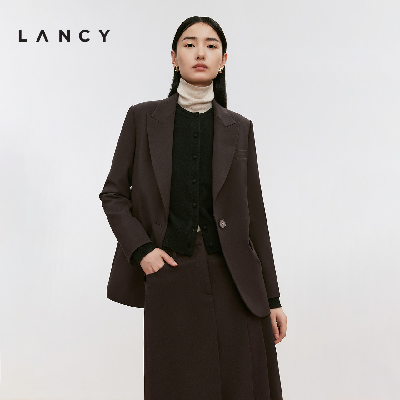 合身廓形 定制纽扣 立体肩型