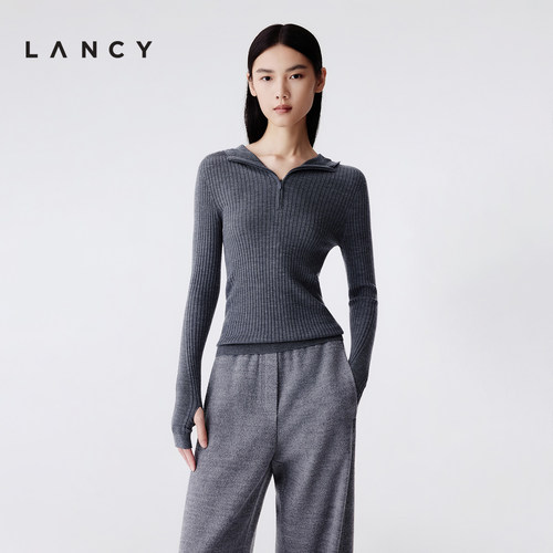 连帽设计 半开前襟 修身版型