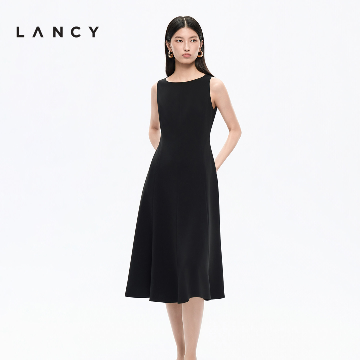 LANCY/朗姿2026夏季新款三醋酸气质简约收腰吊带小黑裙无袖连衣裙图片