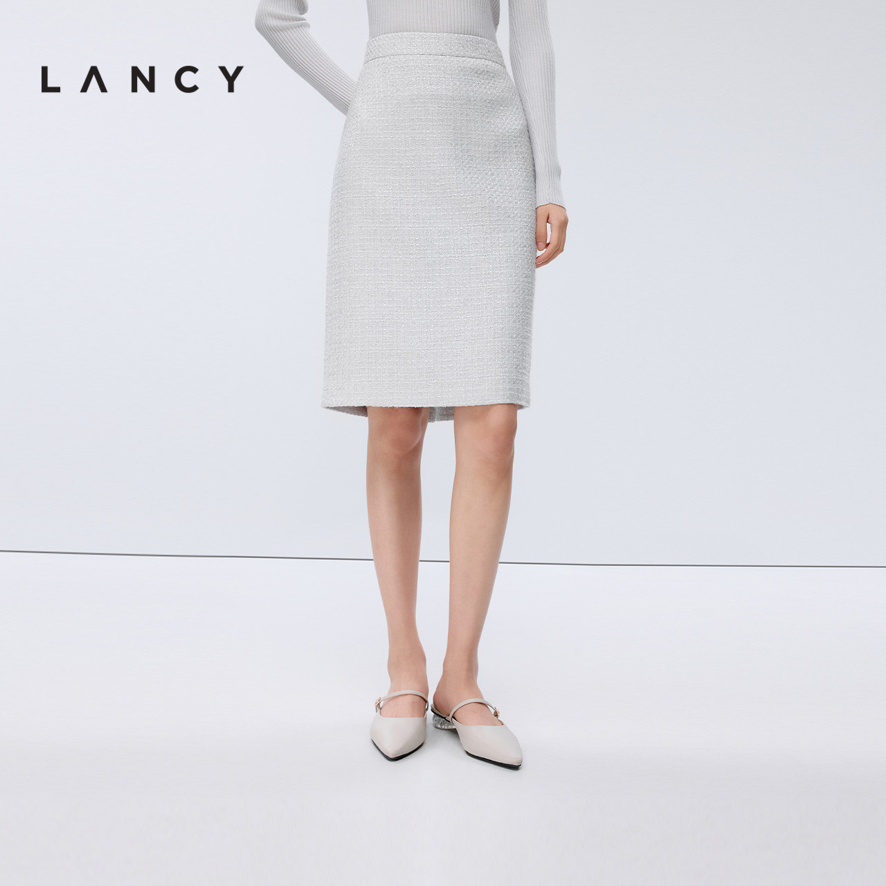 丰富肌理 后摆开叉 高腰设计