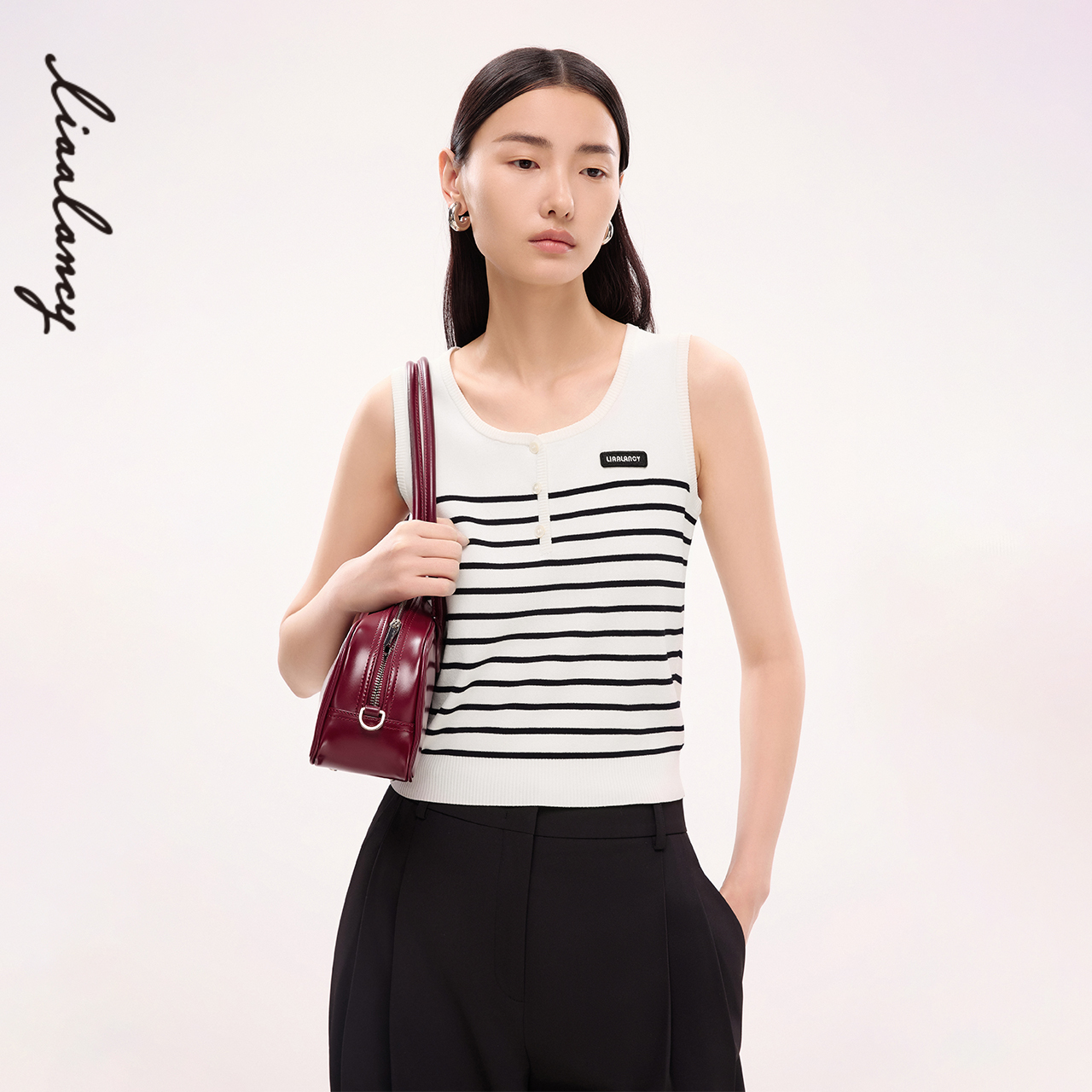 撞色条纹 无袖设计 刺绣装饰