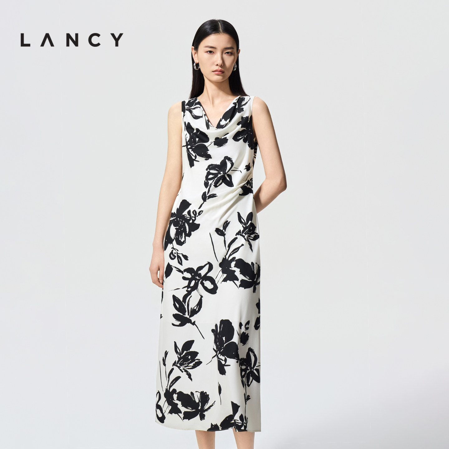 【桑蚕丝】LANCY/朗姿2026夏新款荡领无袖系带收腰水墨印花连衣裙图片