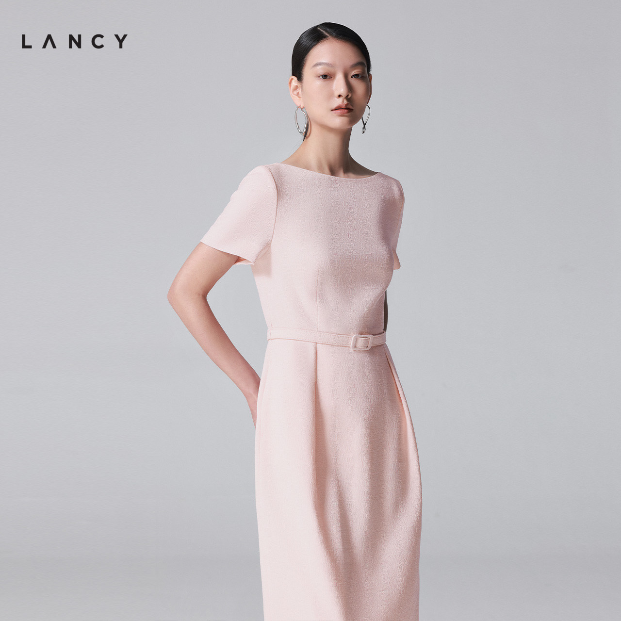 LANCY/朗姿2025年夏新款气质优雅通勤收腰系带一字领短袖连衣裙女图片