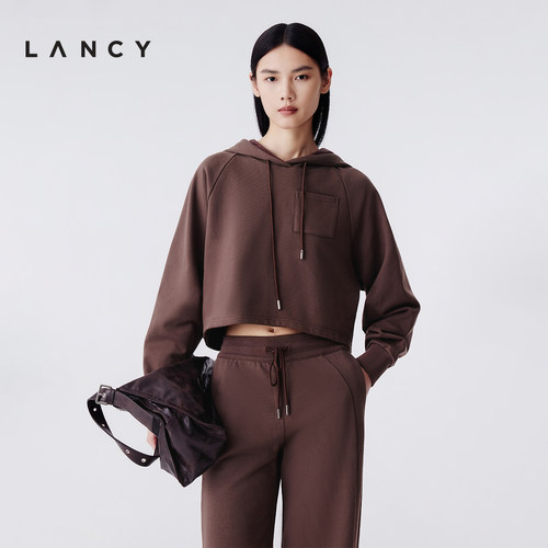 短款版型 连帽设计 宽松廓形