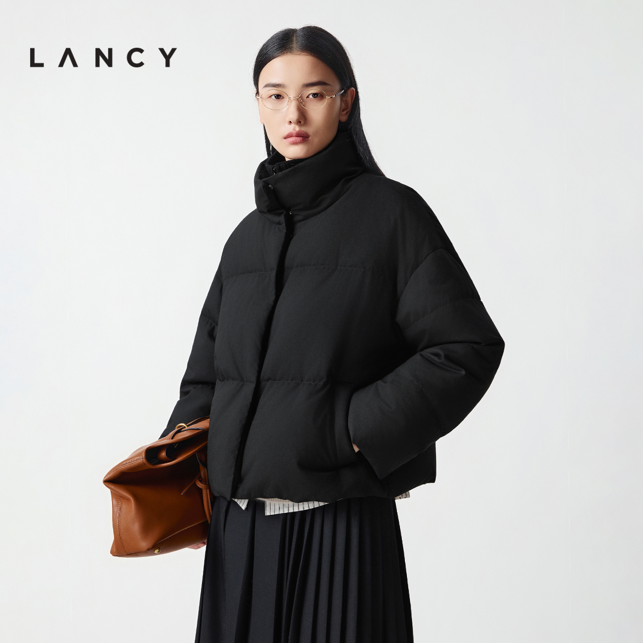 宽松版型 针织高领 磁吸门襟