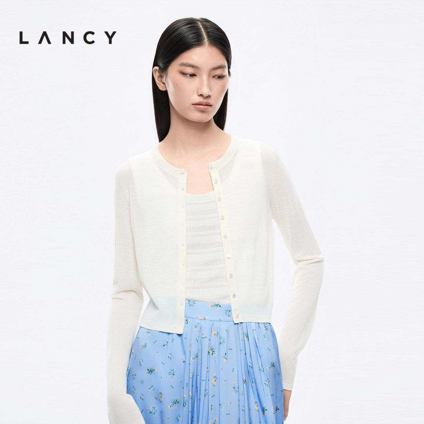 LANCY/朗姿2026夏季新款羊毛简约圆领修身轻薄短款针织开衫上衣女