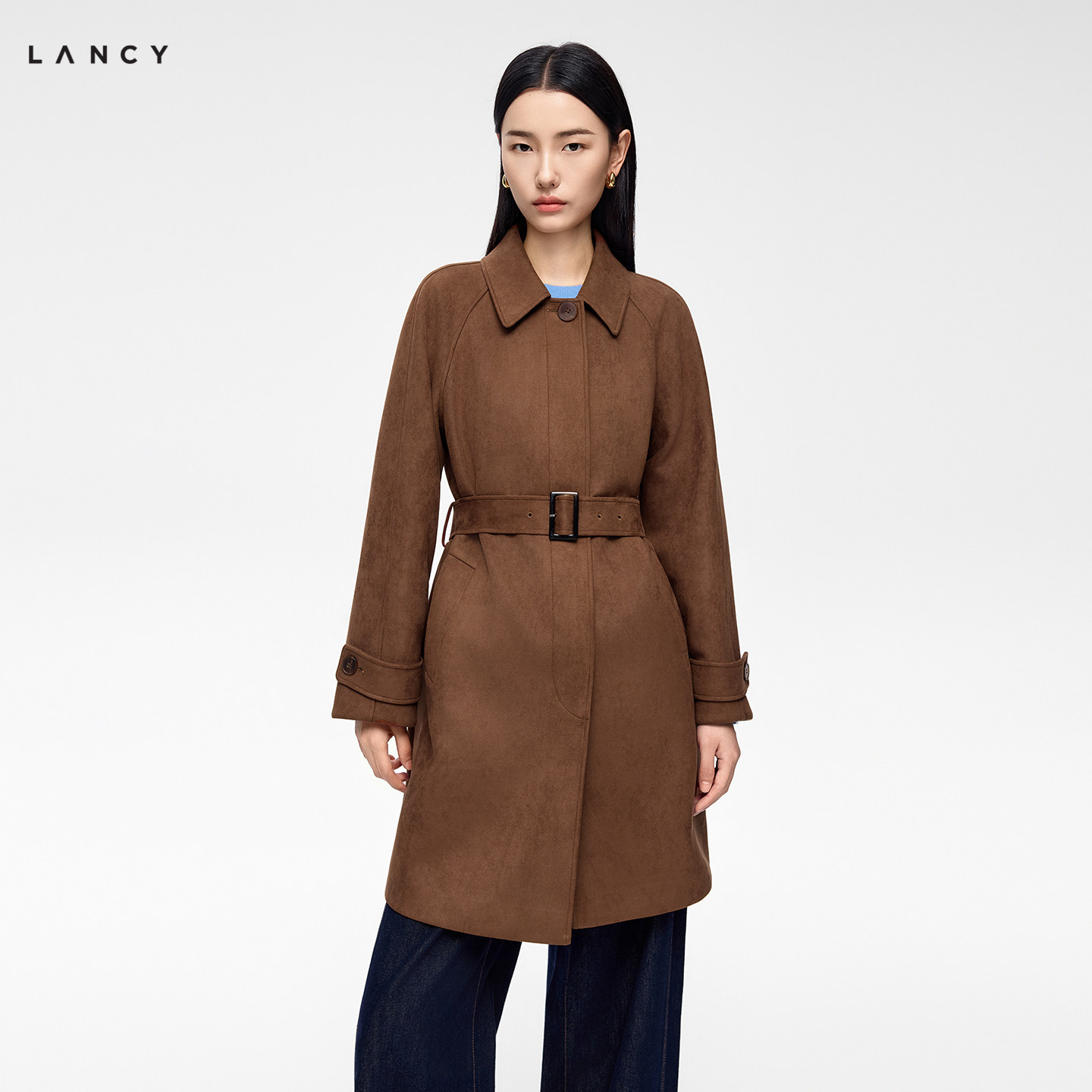 LANCY/朗姿2026冬季新款经典复古仿麂皮绒面翻领收腰中长风衣外套