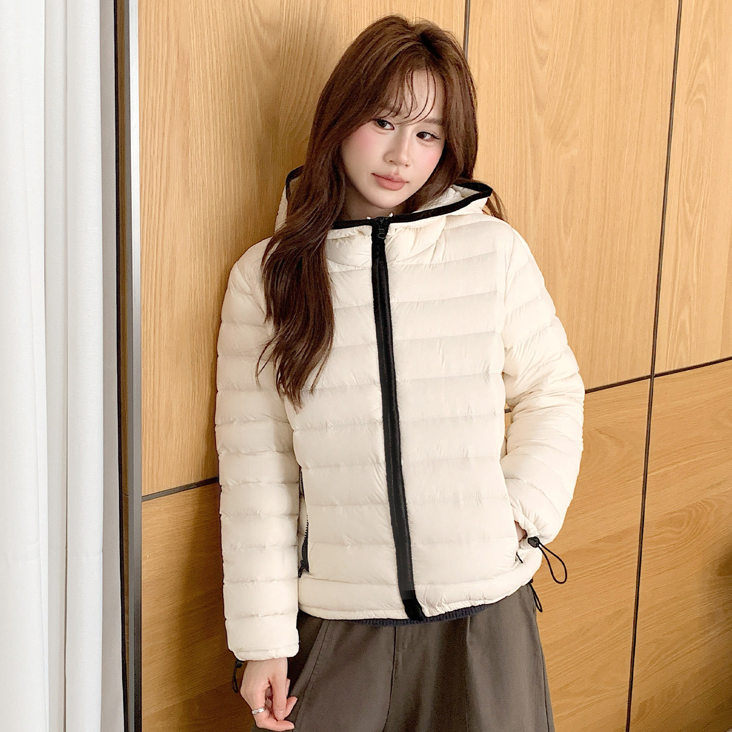 新国标95白鸭绒羽绒服女2026新款短款连帽小个子撞色轻薄保暖外套