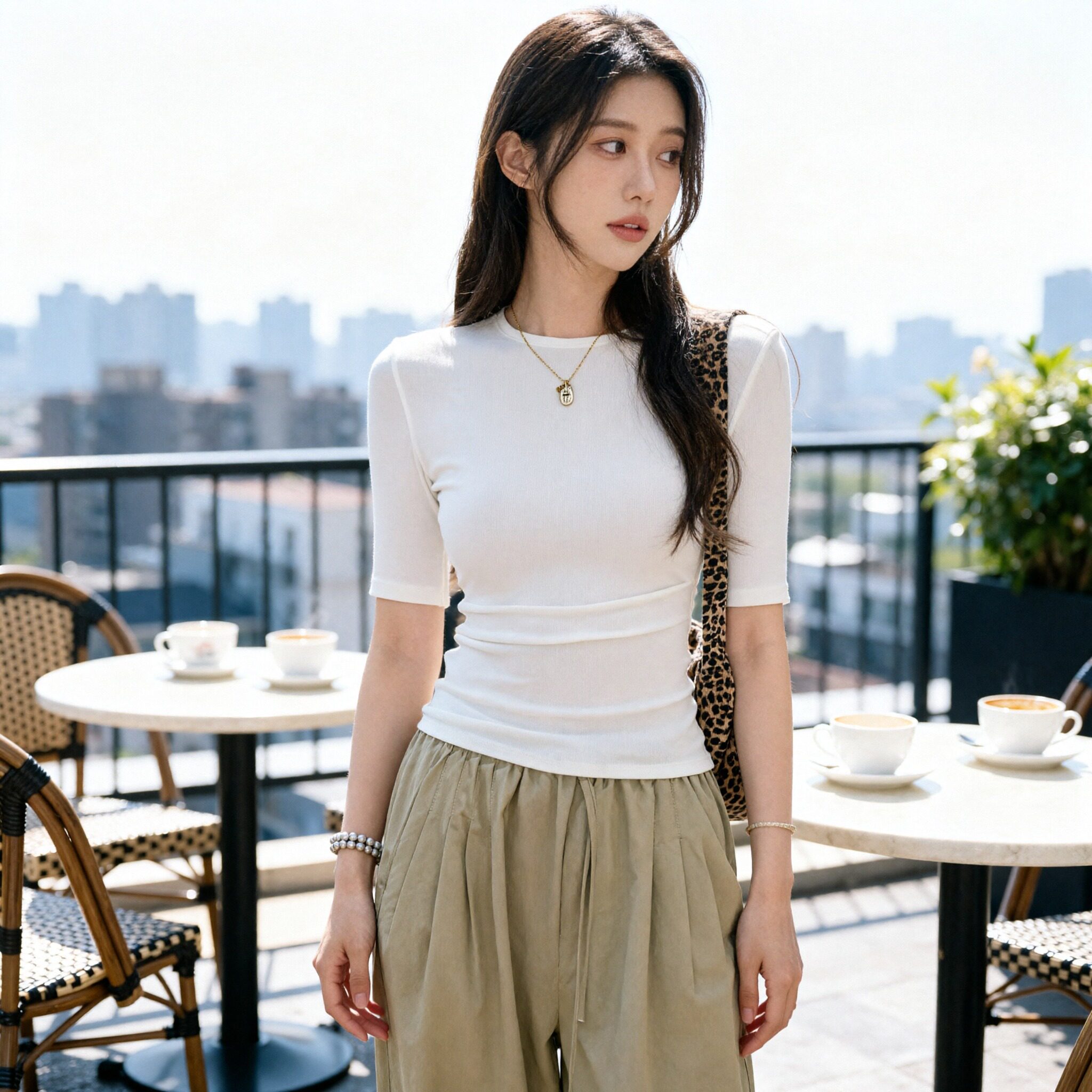 绝美巨好看的白色中袖T恤女夏季