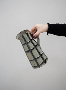 FQRLIVING Bloomingville Jug爱湾黑色格子陶器水壶花瓶 家居装饰