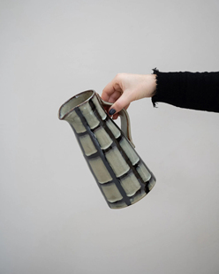 FQRLIVING Bloomingville Jug爱湾黑色格子陶器水壶花瓶 家居装饰