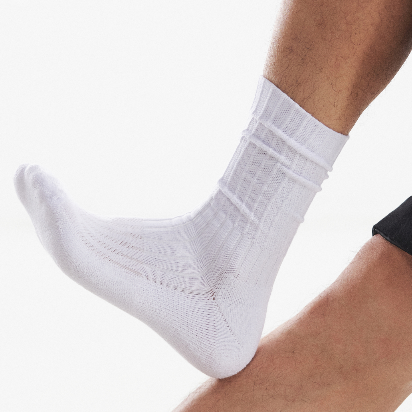 男士运动袜白色中筒袜吸汗透气脚感轻盈罗纹棉袜日常百搭简约男袜
