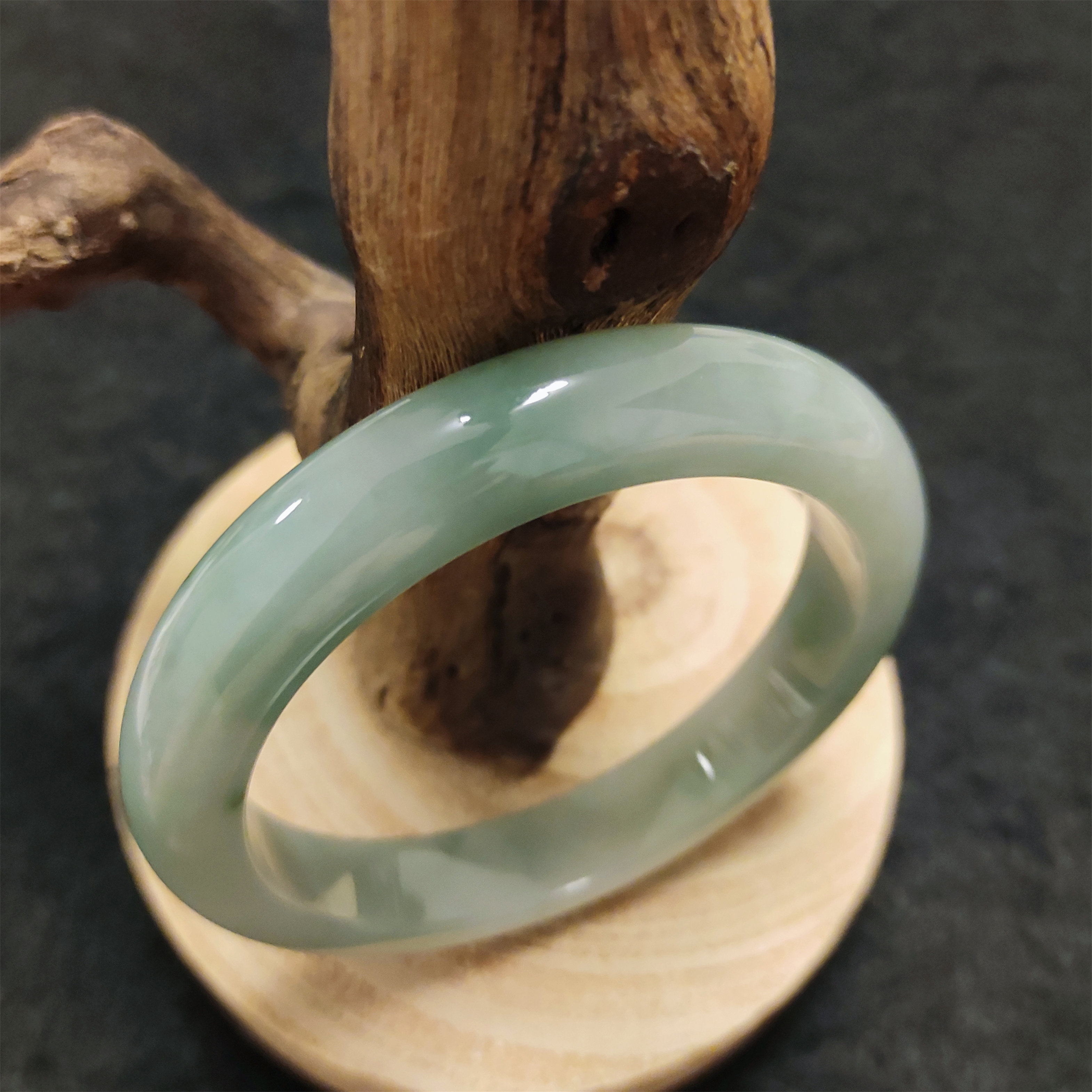 天然翡翠:高细糯化冰 种老肉细蓝绿色 57正圈特价手镯【已结缘】