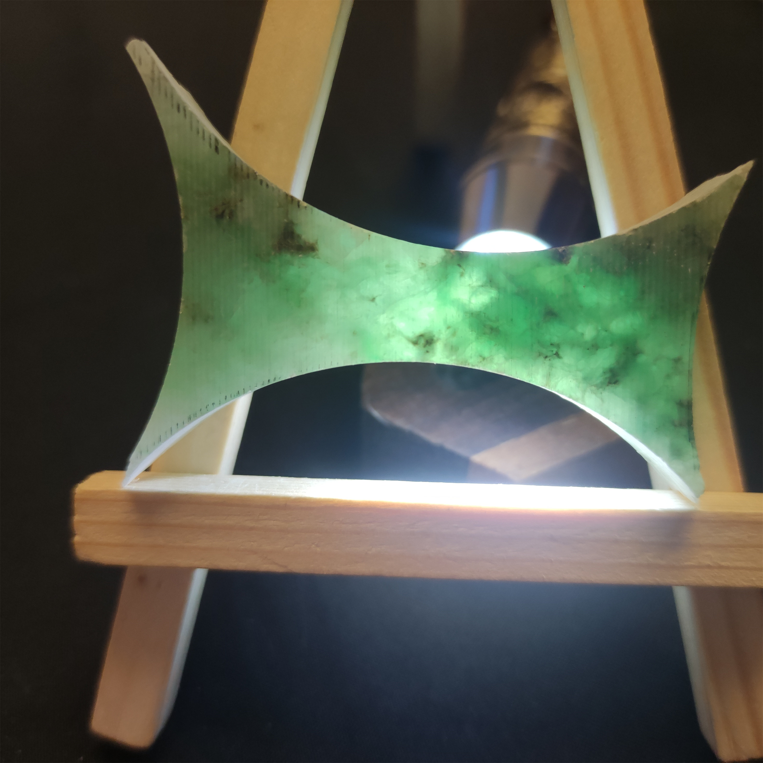 天然翡翠:冰绿飘花 雪花棉 意境边角料 原石(未打磨 加工另算)